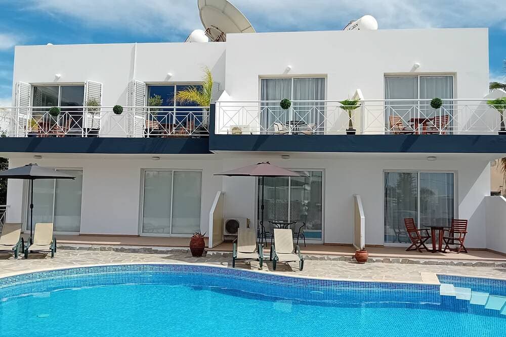 Foto 12 von 15: Kato Paphos Suites -Studio Apartment with Pool view, Wi-Fi & a/c. Great Location
