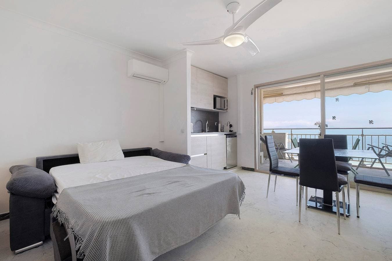 Foto 11 von 24: Tamanaco Beach Antibes Salis Studio mit Meerblick und Pool
