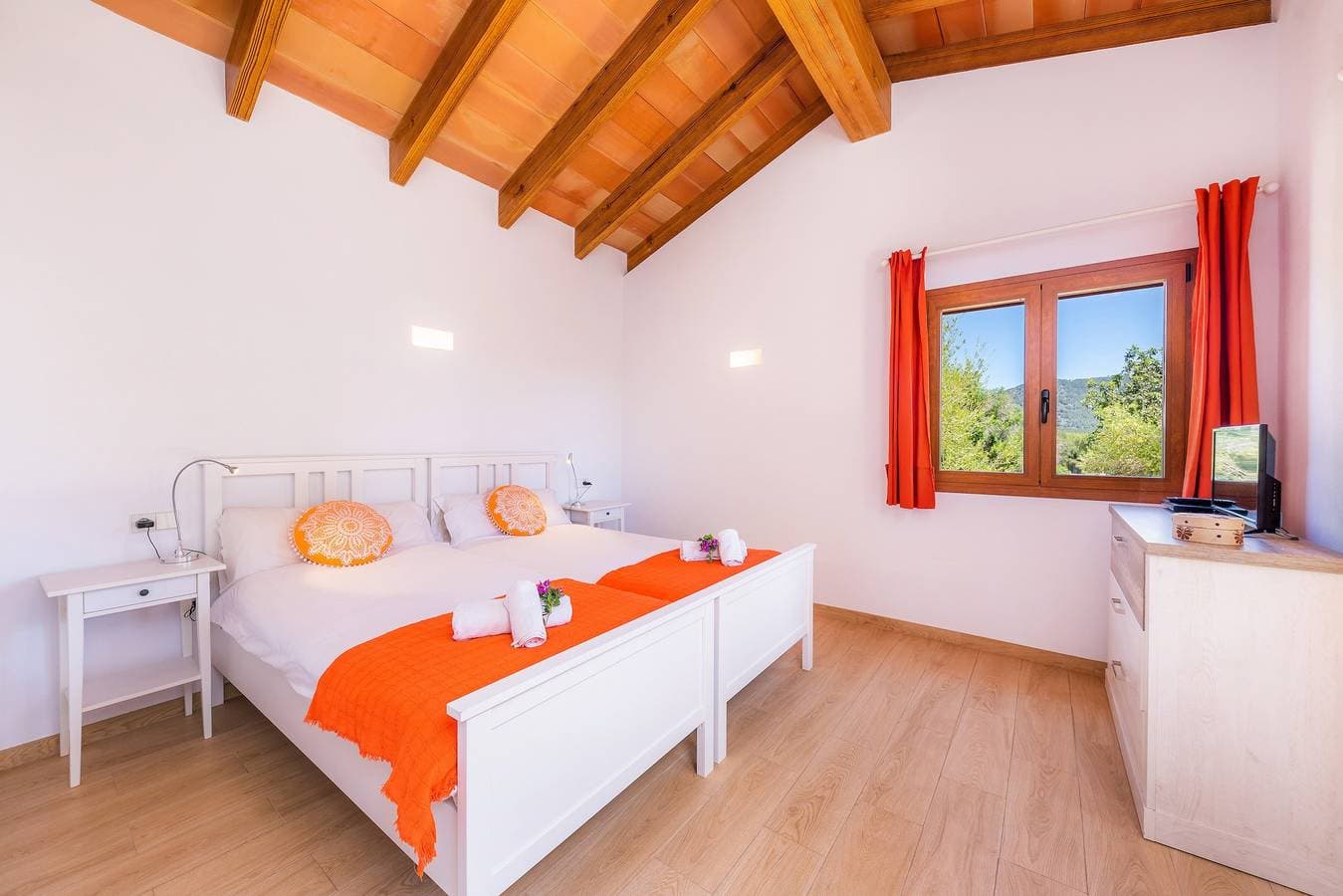 Foto 12 von 25: Ferienhaus Pula Rustic mit Bergblick, Pool und WLAN