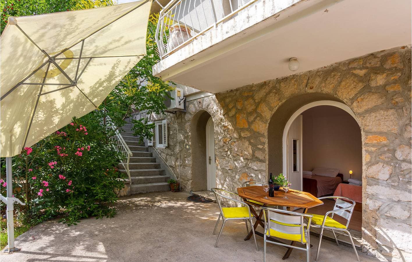 Foto 12 von 24: Gemütliches Apartment am Strand mit Terrasse und moderner Ausstattung