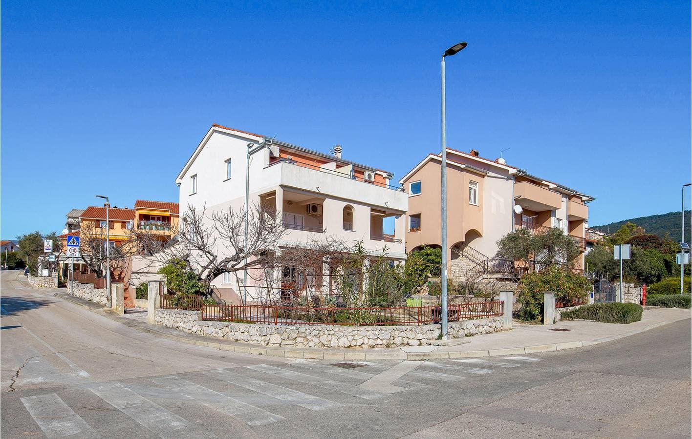 Foto 8 von 26: Gemütliche Ferienwohnung mit Terrasse in der Nähe eines Bistros und der Küste in Cres