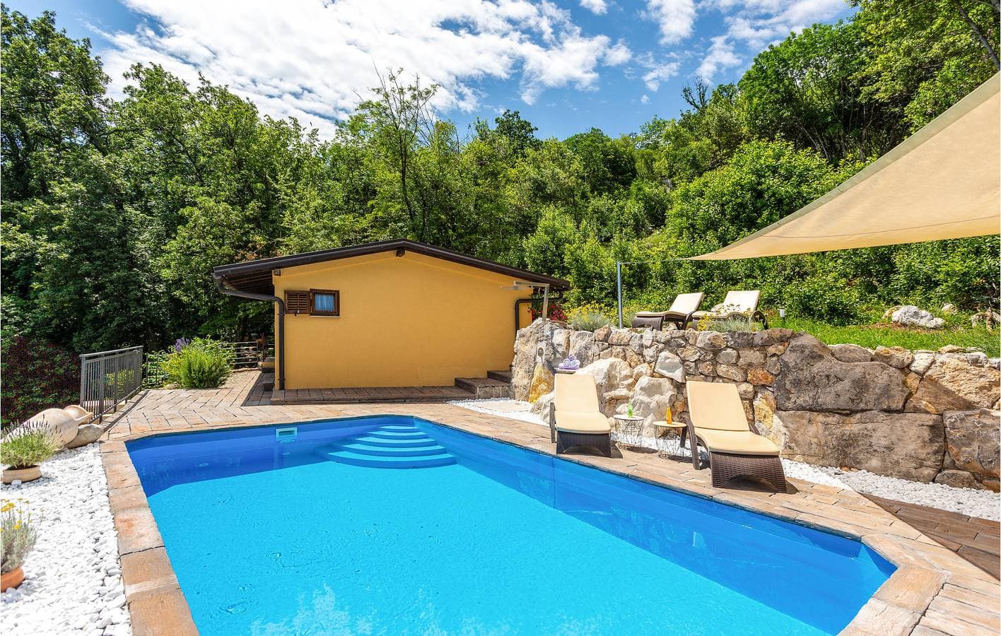 Foto 13 von 36: Apartment am Meer mit beheiztem Pool, Parkplatz und Terrasse