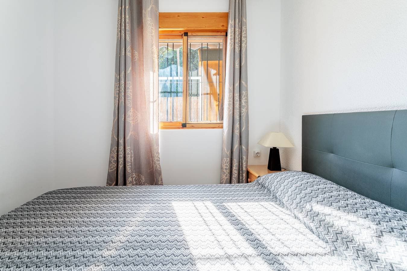 Foto 7 von 26: Bungalow 'Magnolias 20 En Santa Pola' mit Privatterrasse, Wi-Fi und Klimaanlage