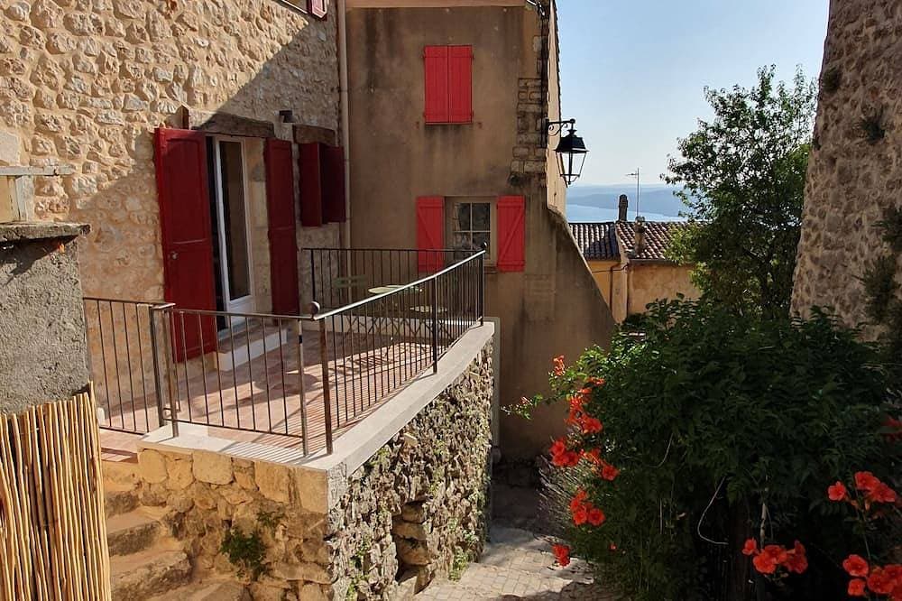 La Terrasse 2-person studio in a quiet, cool location 1