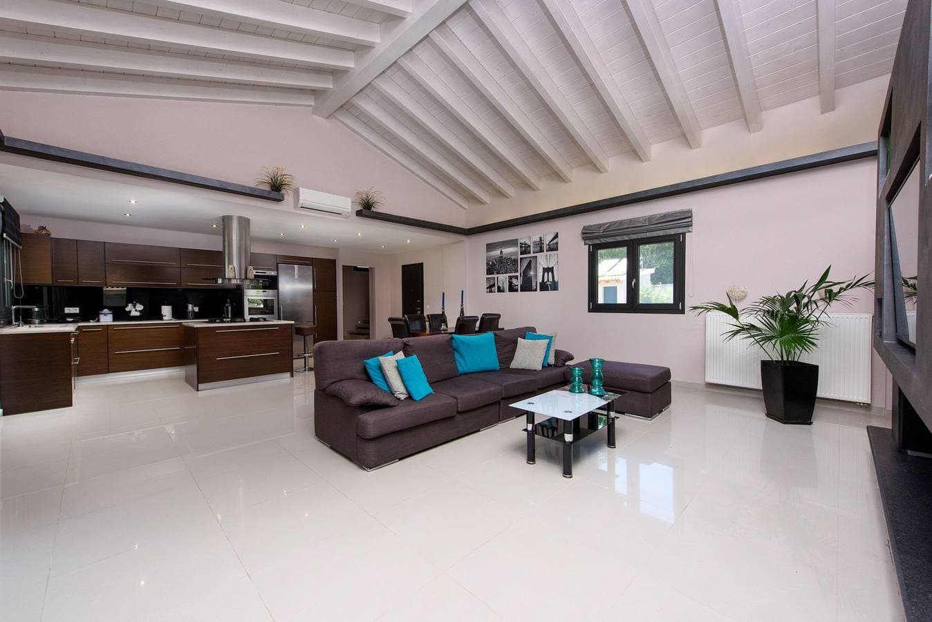 Foto 13 von 60: Villa für 8 Personen mit Balkon