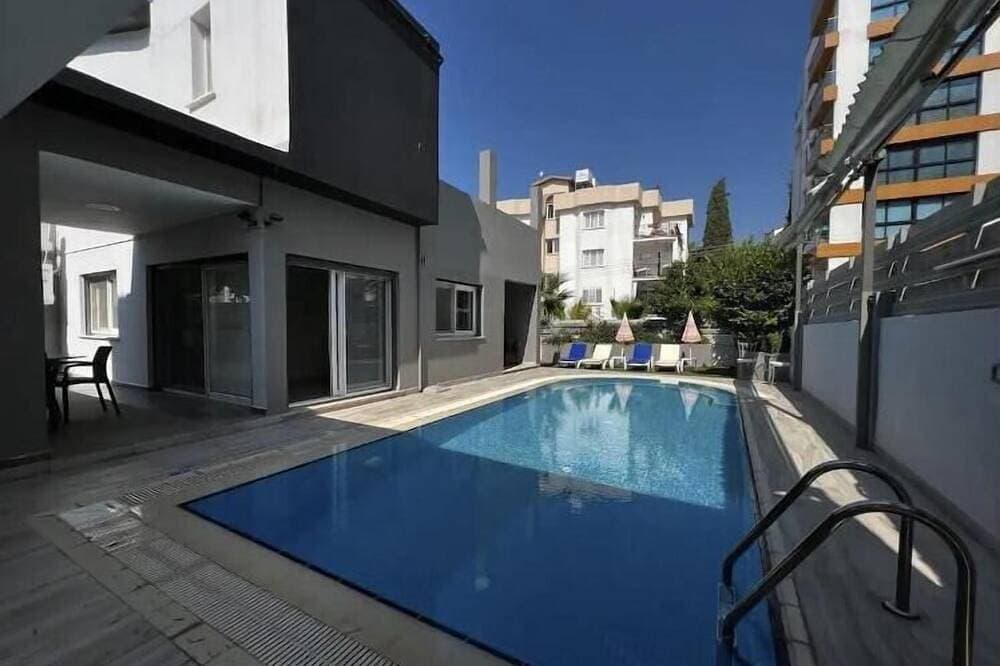 4 Bedroom Private Villa, Pool, Kyrenia Town 1