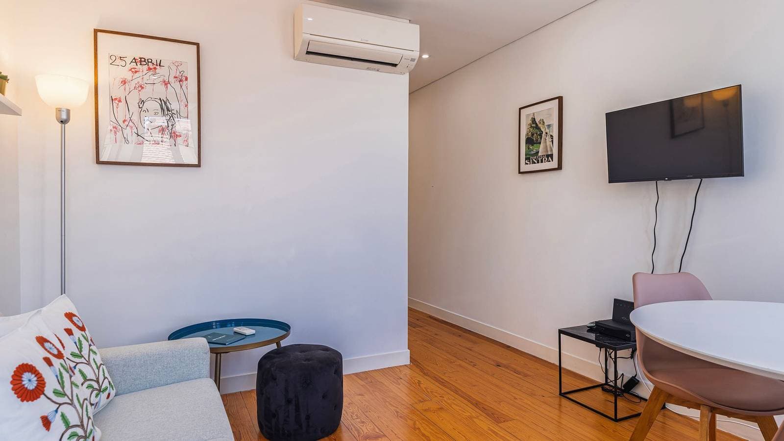 Foto 10 von 29: Bright 1Br Flat in Bairro Alto by LovelyStay