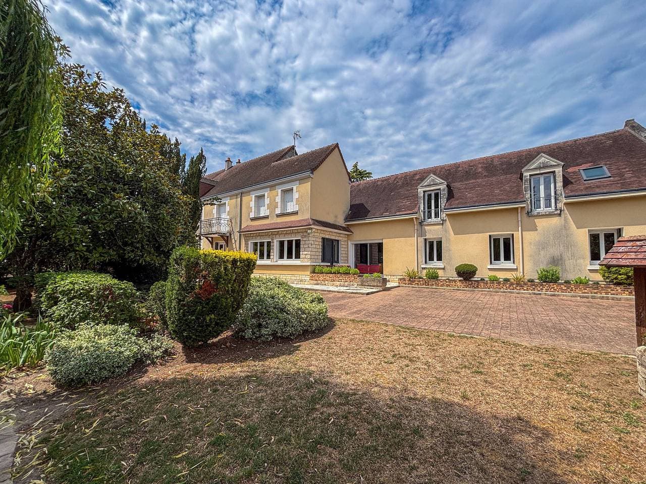 Familienfreundliches Ferienhaus mit großem Garten, Pool und Tennisplatz in der Nähe von Zoo und Schl... 1