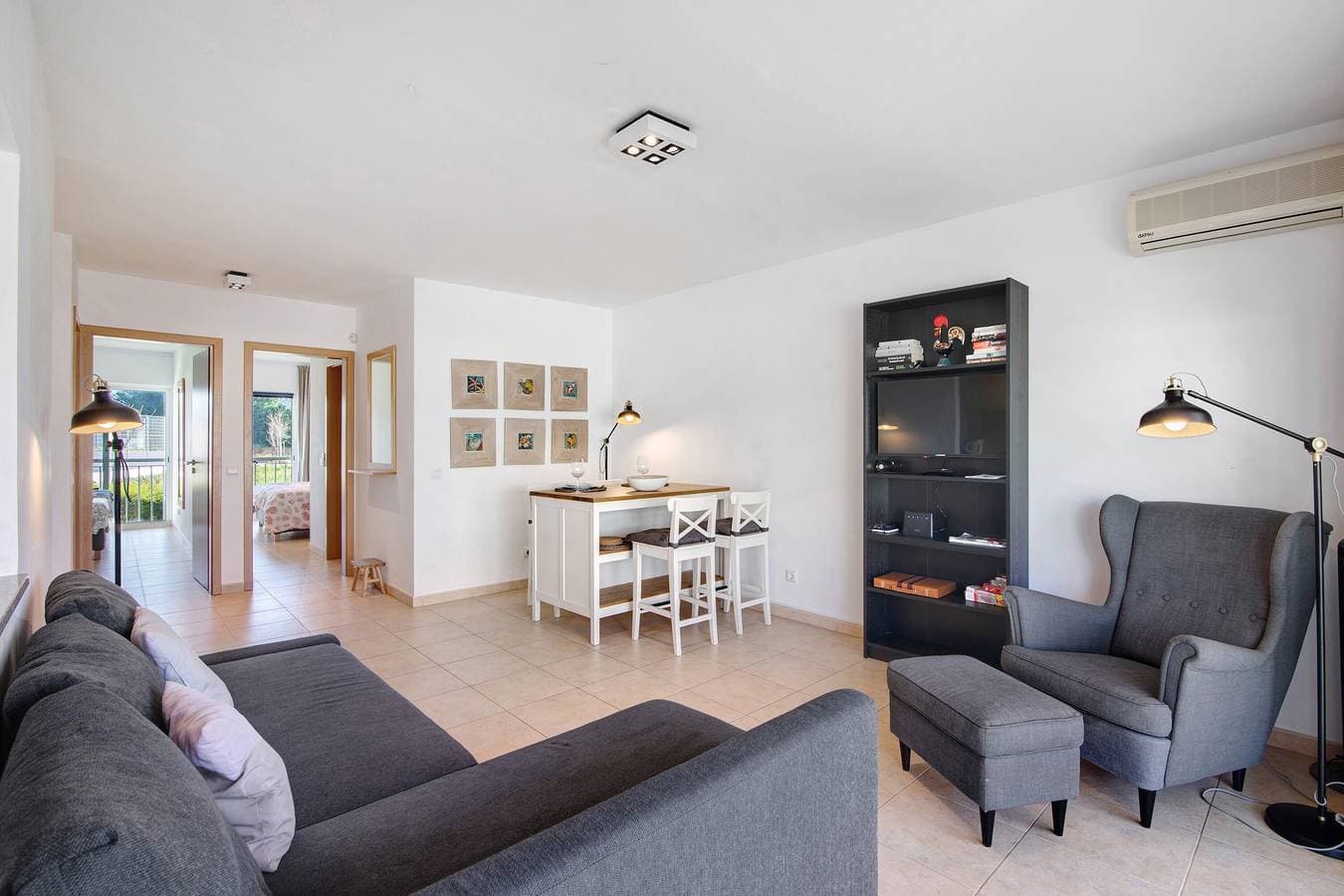 Foto 6 von 24: Ferienwohnung 'Costa Cabanas 54' mit Gemeinschaftspool, Garten und Klimaanlage