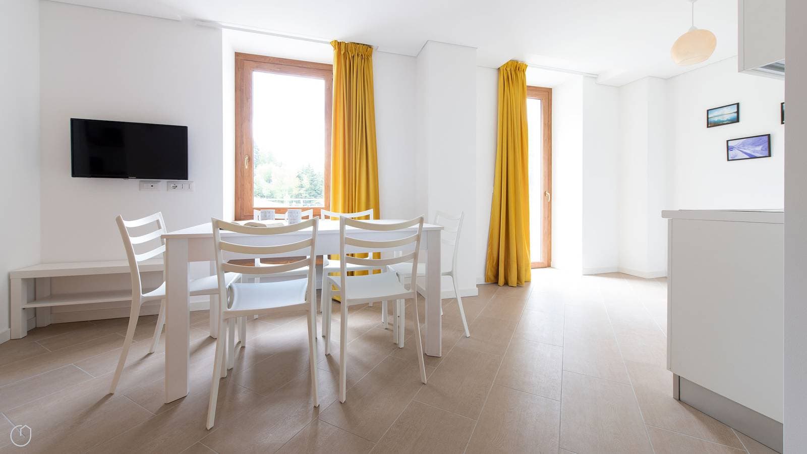 Foto 11 von 49: Villa Tola - Giallo