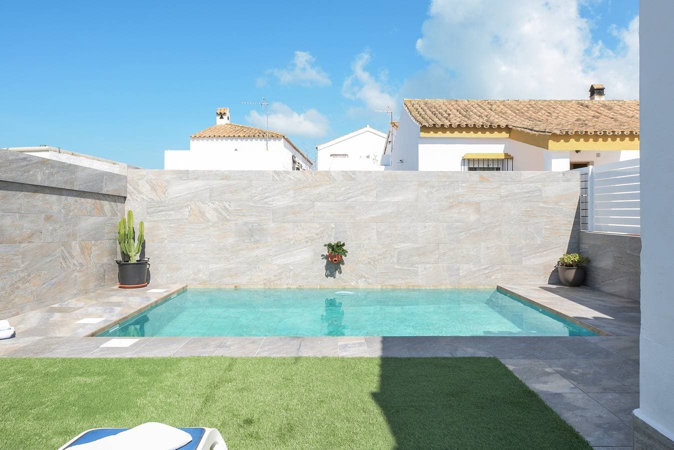 Foto 3 von 29: Schöne Unterkunft "Casa Clavel" mit privatem Pool, Klimaanlage und Terrasse