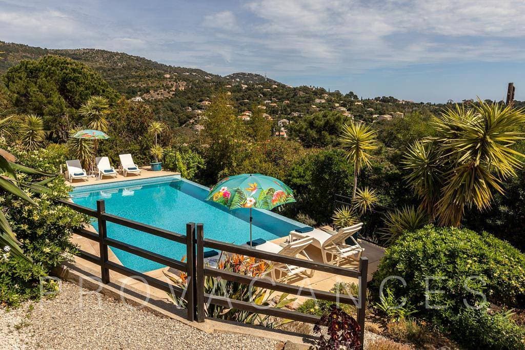 Foto 10 von 49: Villa mit Panoramablick auf das Mittelmeer in Rayol Canadel