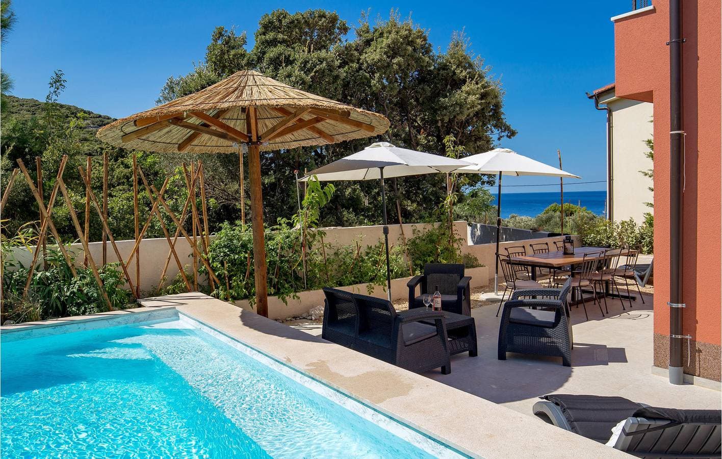 Foto 9 von 38: Apartment mit Meerblick, Pool und Terrasse, in Küstennähe