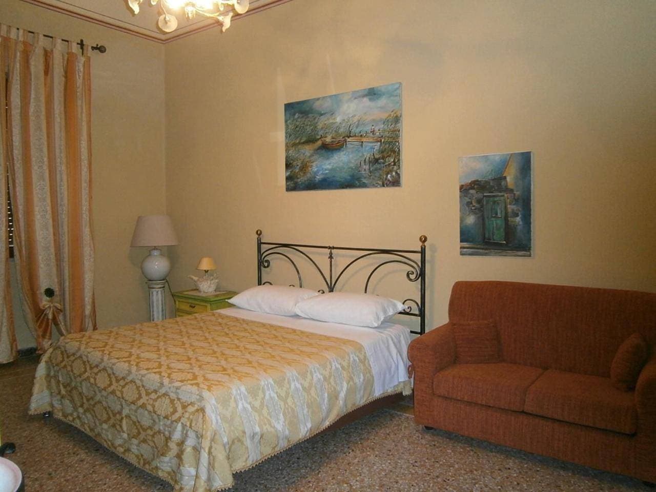 Foto 6 von 32: Double Room with Private Bathroom