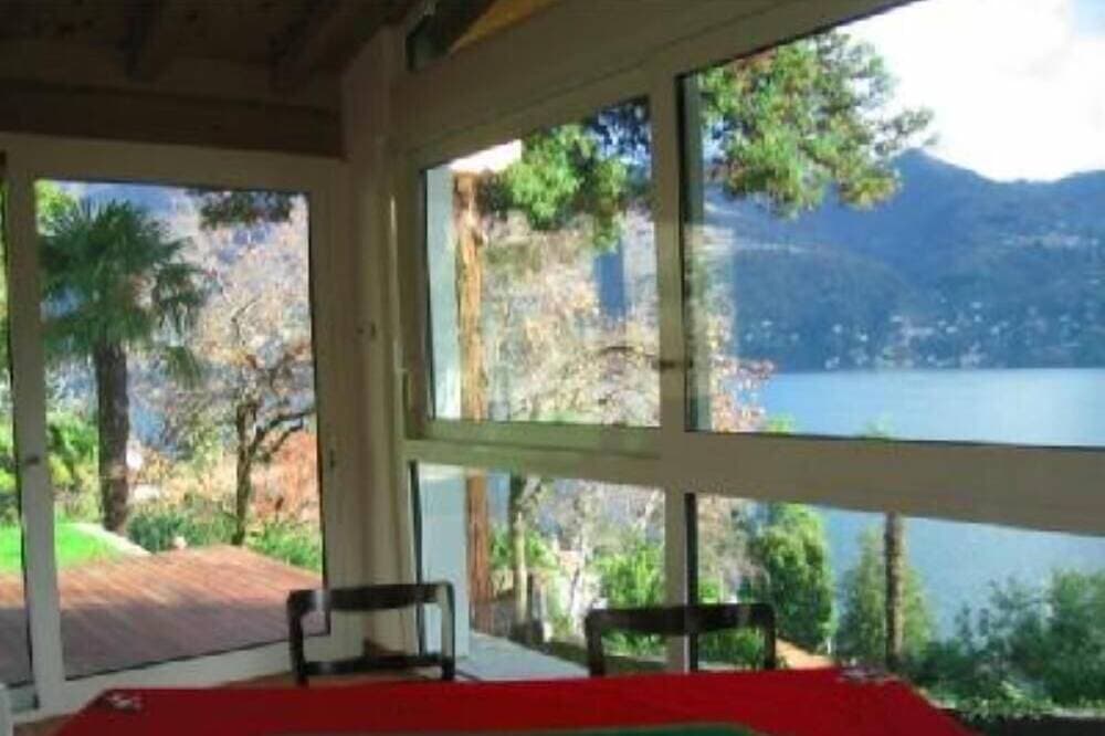 Foto 13 von 21: Kleines Haus mit großem Garten, Blick auf den Comer See 'Sans Souci'