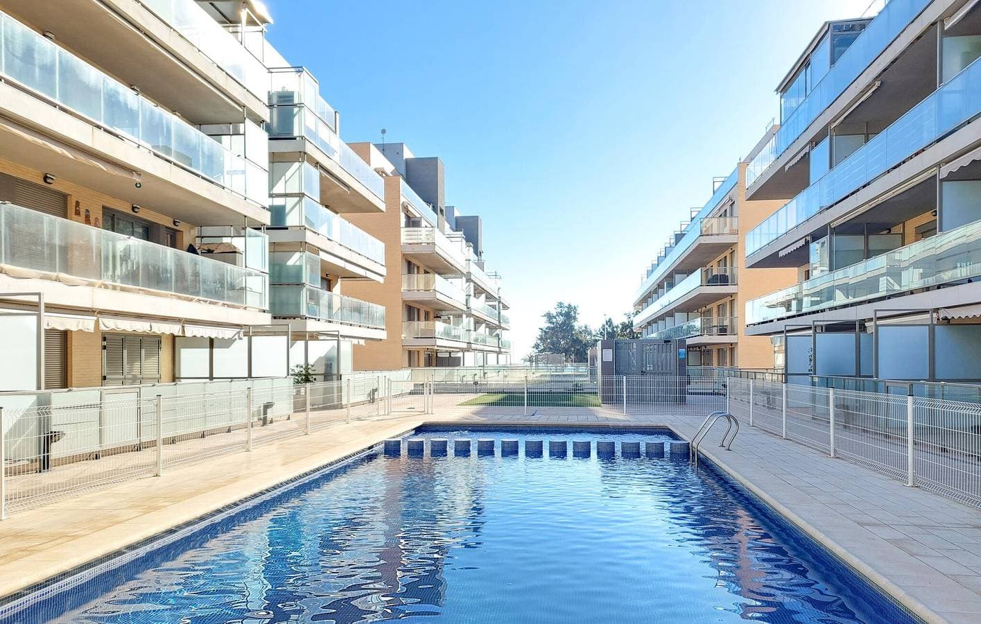 Foto 10 von 23: Rückzugsort mit Meerblick, Pool und Parkplatz - Playa Masbó 2km