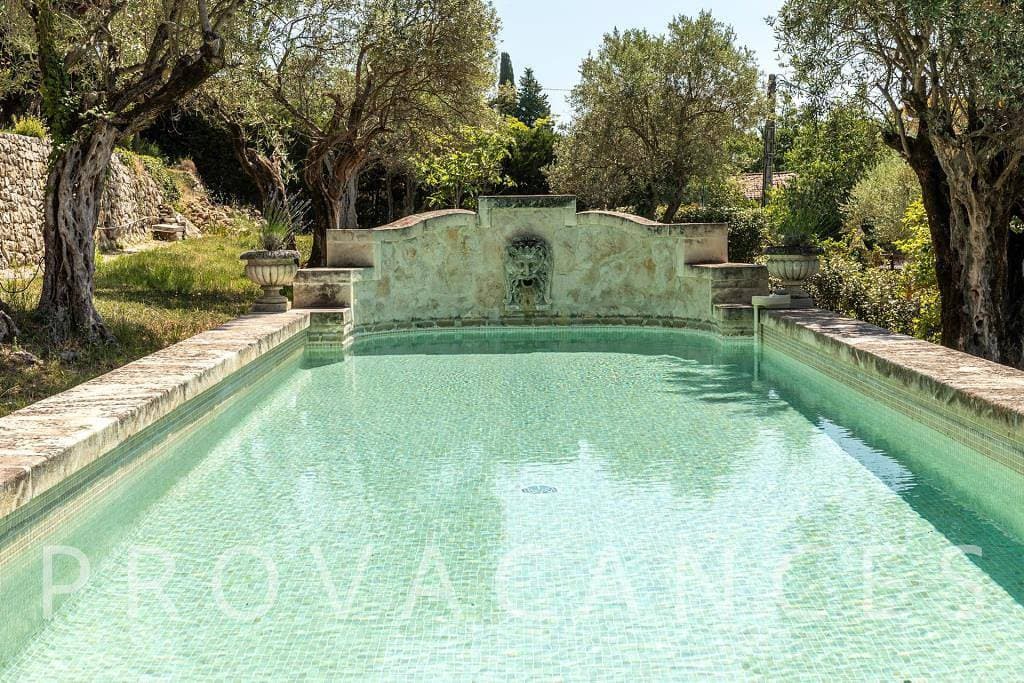 Foto 7 von 58: Wunderschöne authentische Villa mit Olivenhain und Pool in der Provence