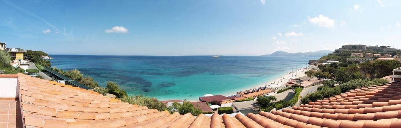 Foto 8 von 46: Quadruple Room with Balcony and Sea View