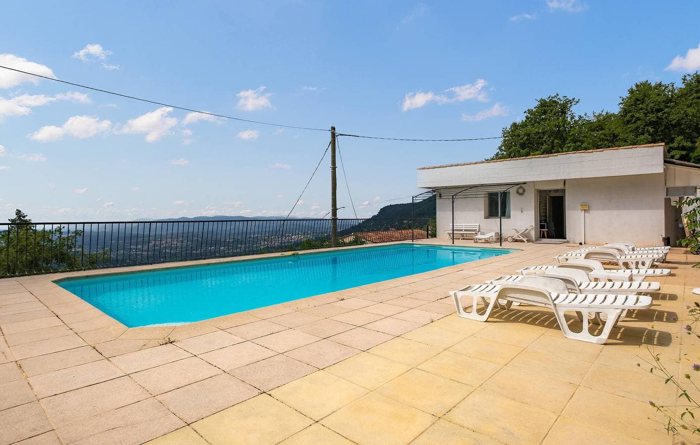 Foto 3 von 26: Apartment mit Meerblick, Pool, Terrasse und Parkplatz