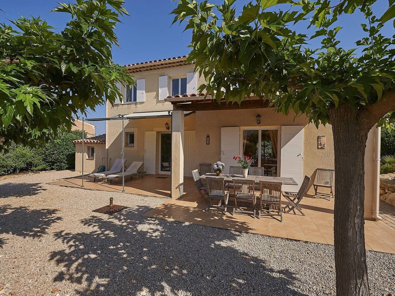 Freundliche Villa Flucht 1