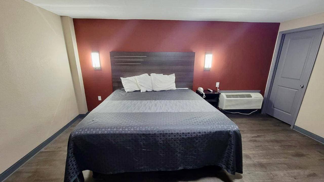 Budget Inn & Suites 1