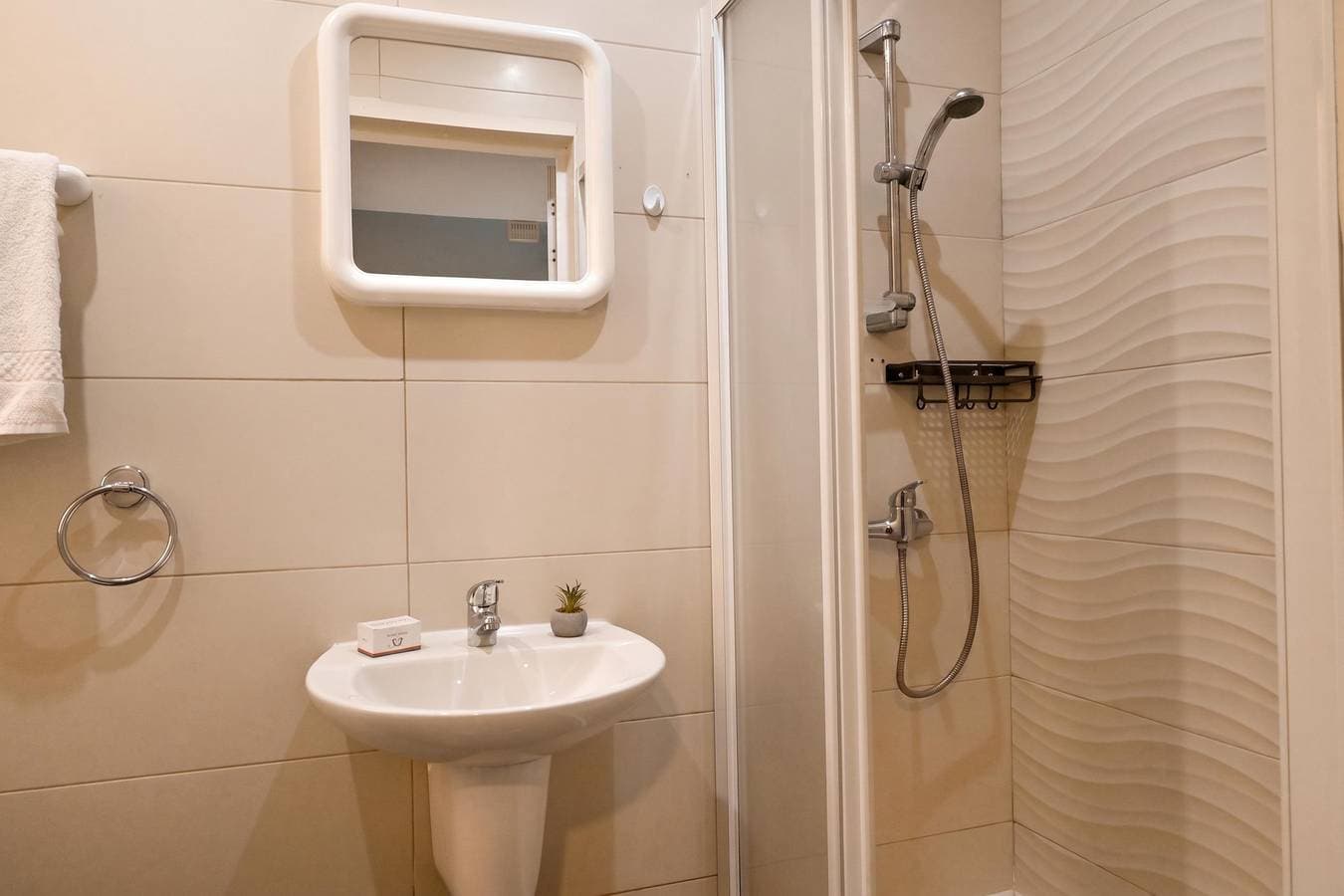 Foto 8 von 29: Sea Breeze Bay Guesthouse - A3