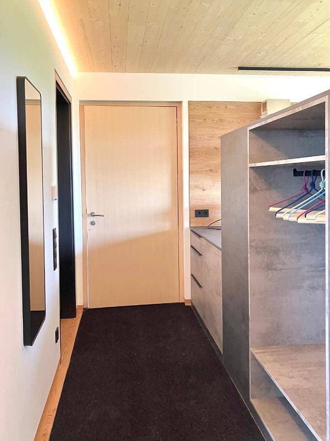 Foto 3 von 29: Two-Bedroom Apartment with View