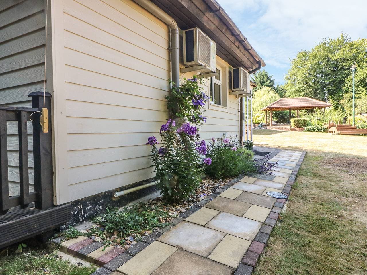 Foto 4 von 23: Lodge für 2 Personen mit Garten