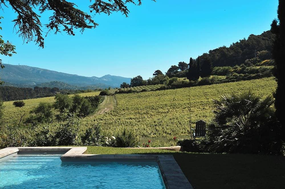 Lodge in the heart of a vineyard in Provence – Cassis and the sea are less than 10 minutes away 1
