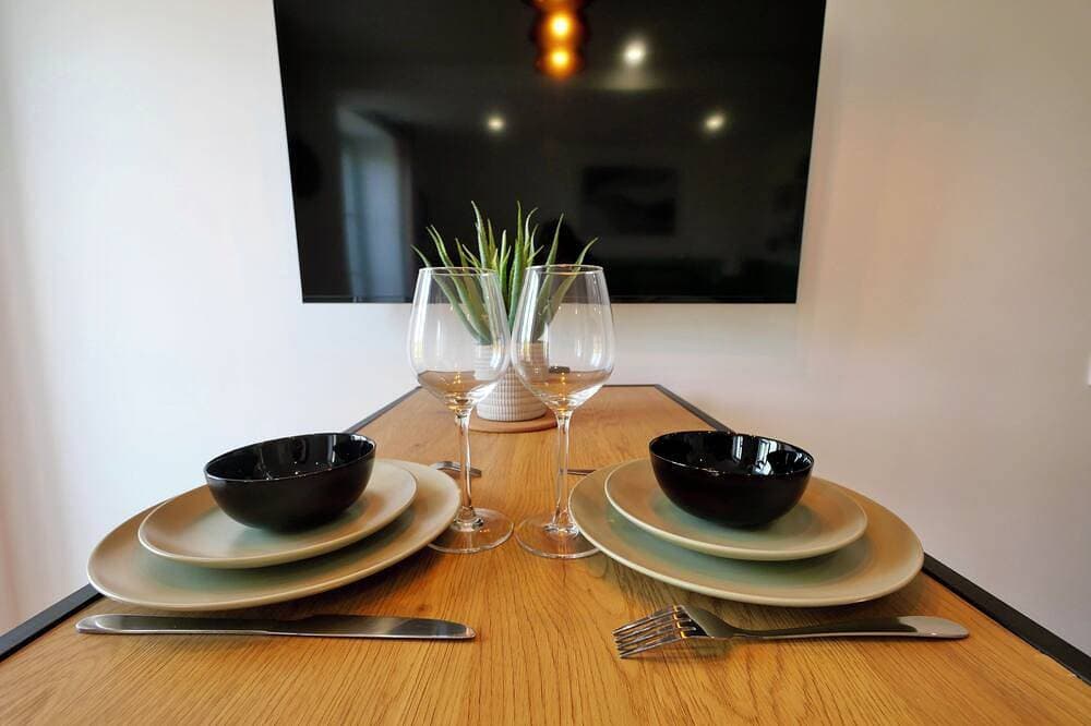 Foto 8 von 12: D-Day Suites - carentanlocation.fr: Avallon Downtown, 2 people, 2 minutes from the train station