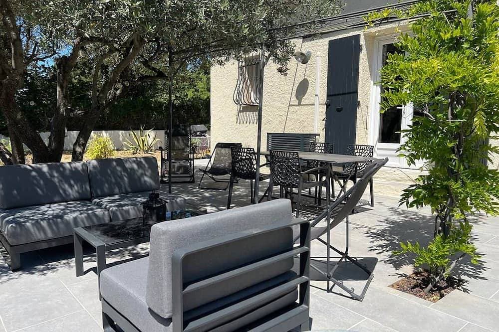 Foto 12 von 16: Private Apartment in a Villa with a Pool