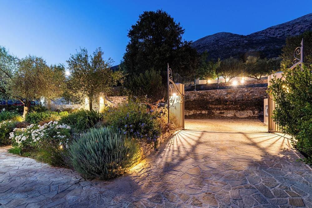 Foto 13 von 30: Kalliroi - Exquisite Villa exklusiv für zwei mit großen privaten Pool konzipiert.