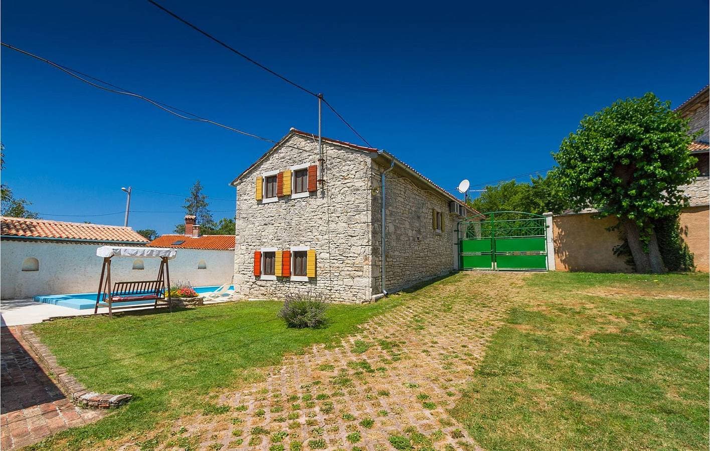 Foto 9 von 54: Schicke 150 m² große Wohnung mit Pool, WLAN und Parkplatz