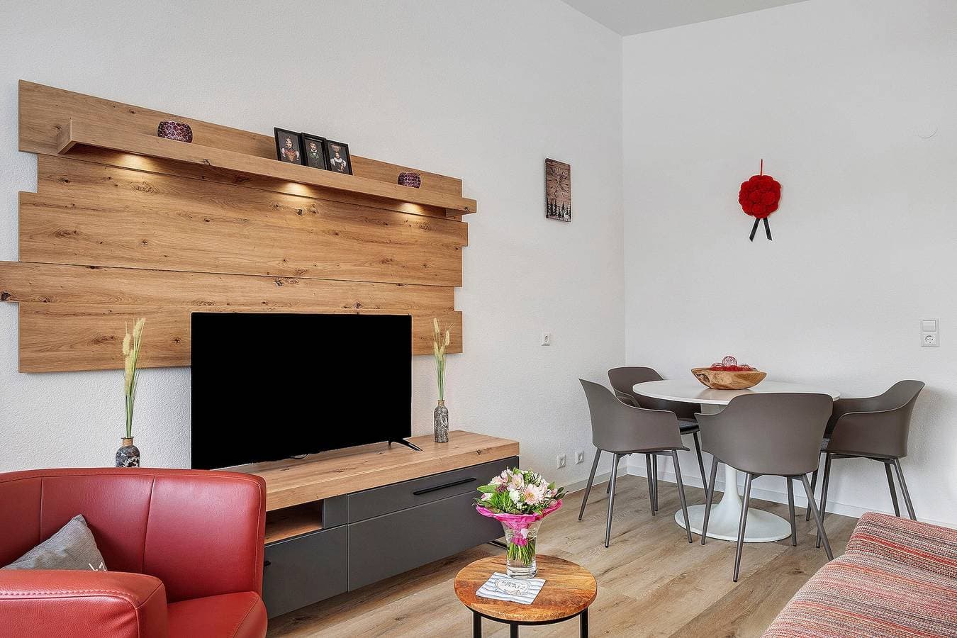 Foto 7 von 34: Ferienwohnung 'Lieblingsplatz Mit Innenpool' mit gemeinsamer Terrasse, gemeinsamem Garten und Wi-Fi