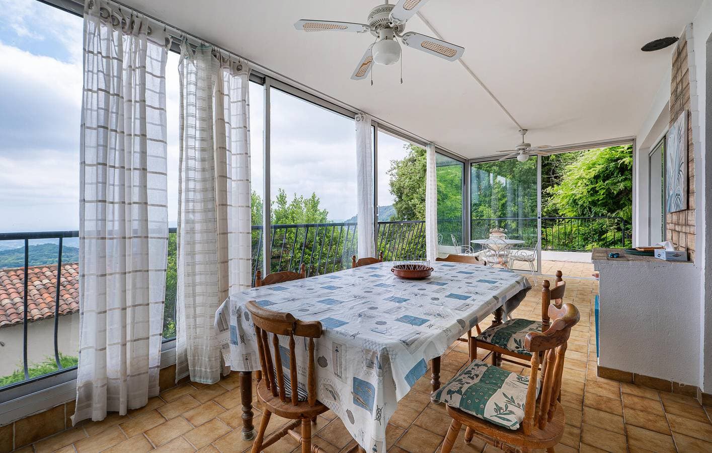 Foto 4 von 26: Apartment mit Meerblick, Pool, Terrasse und Parkplatz