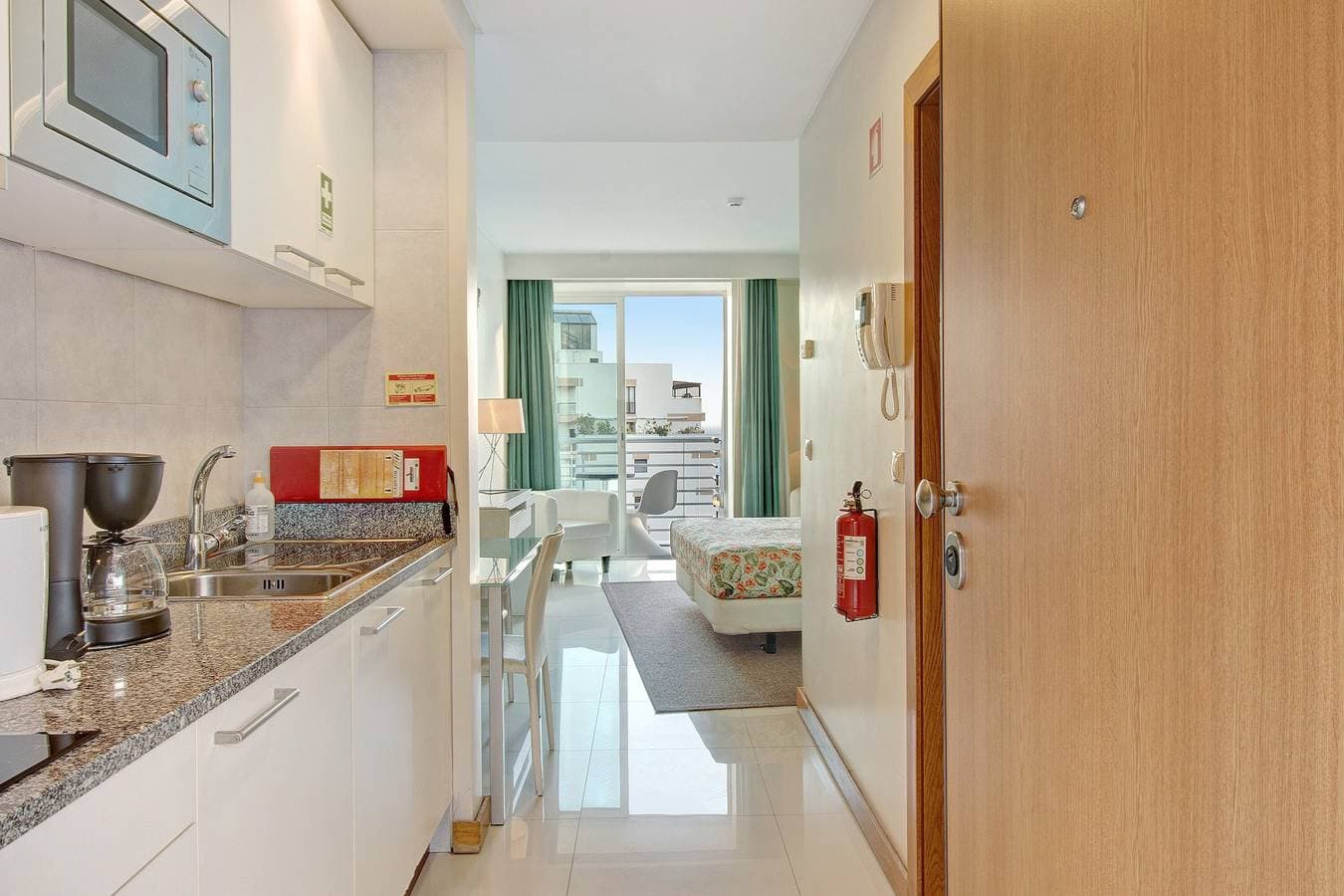 Foto 6 von 13: Apartment 'Dfm Happy Days F - Funchal' mit Balkon, WLAN und Klimaanlage