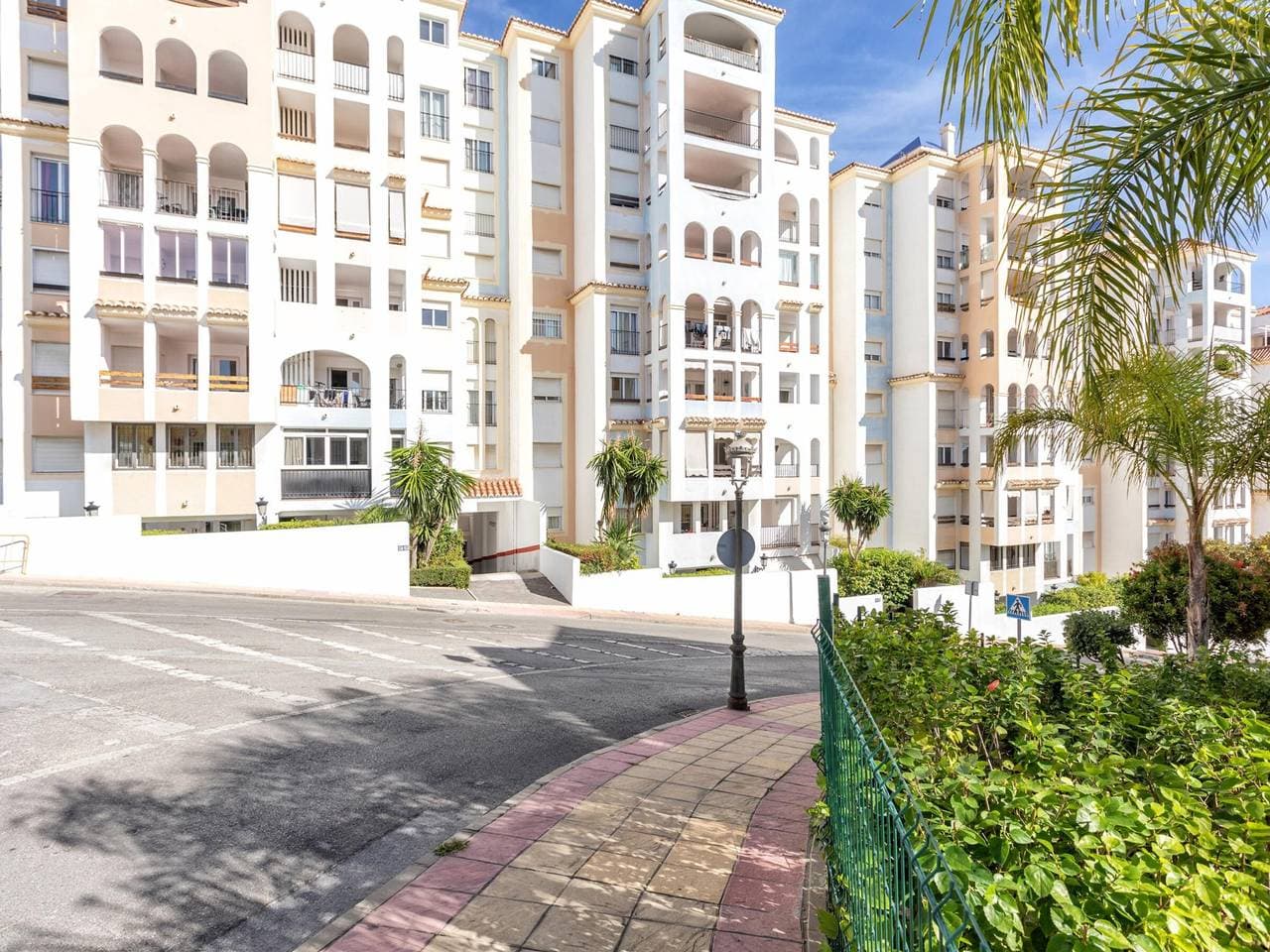 Foto 6 von 25: Real Sofía Puerto Estepona - Luxuriöse Ferienwohnung mit Terrasse, Pool und Meernähe