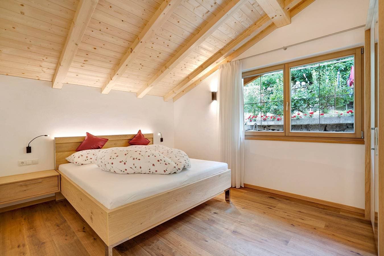 Foto 6 von 17: Ferienwohnung "Weinberg" mit Bergblick, WLAN, Terrasse, Balkon & Garten