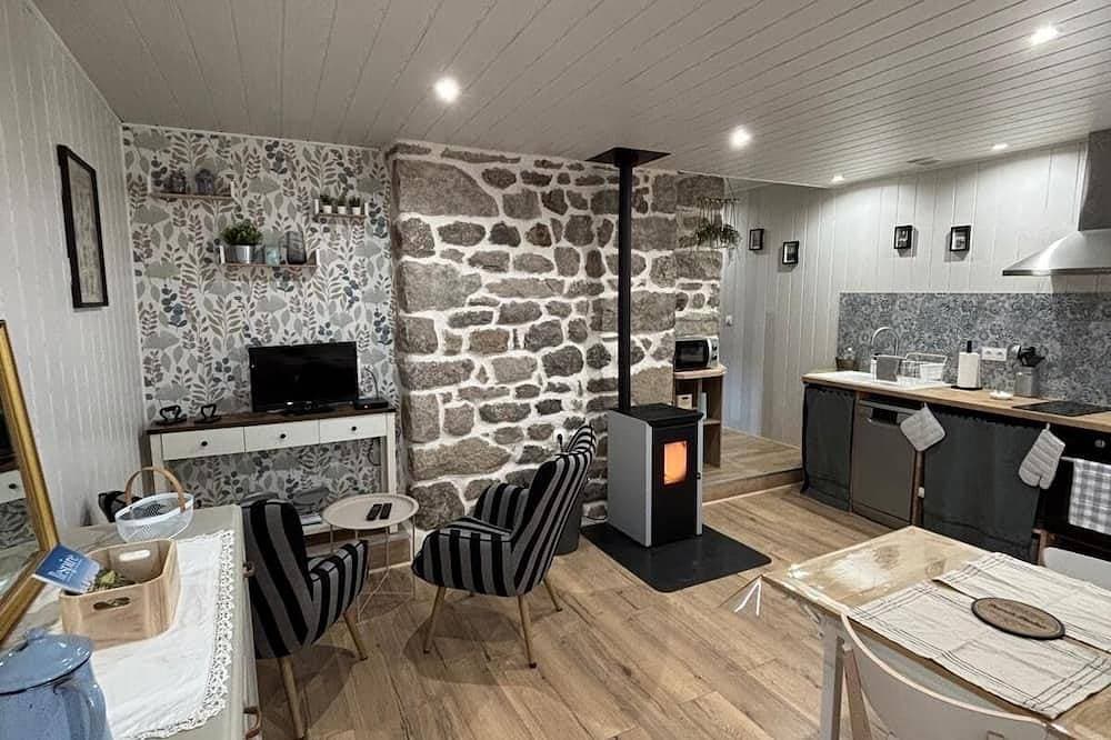 L'Oustal du Lac 2 near Lac de Naussac and hiking trails★★★ 1