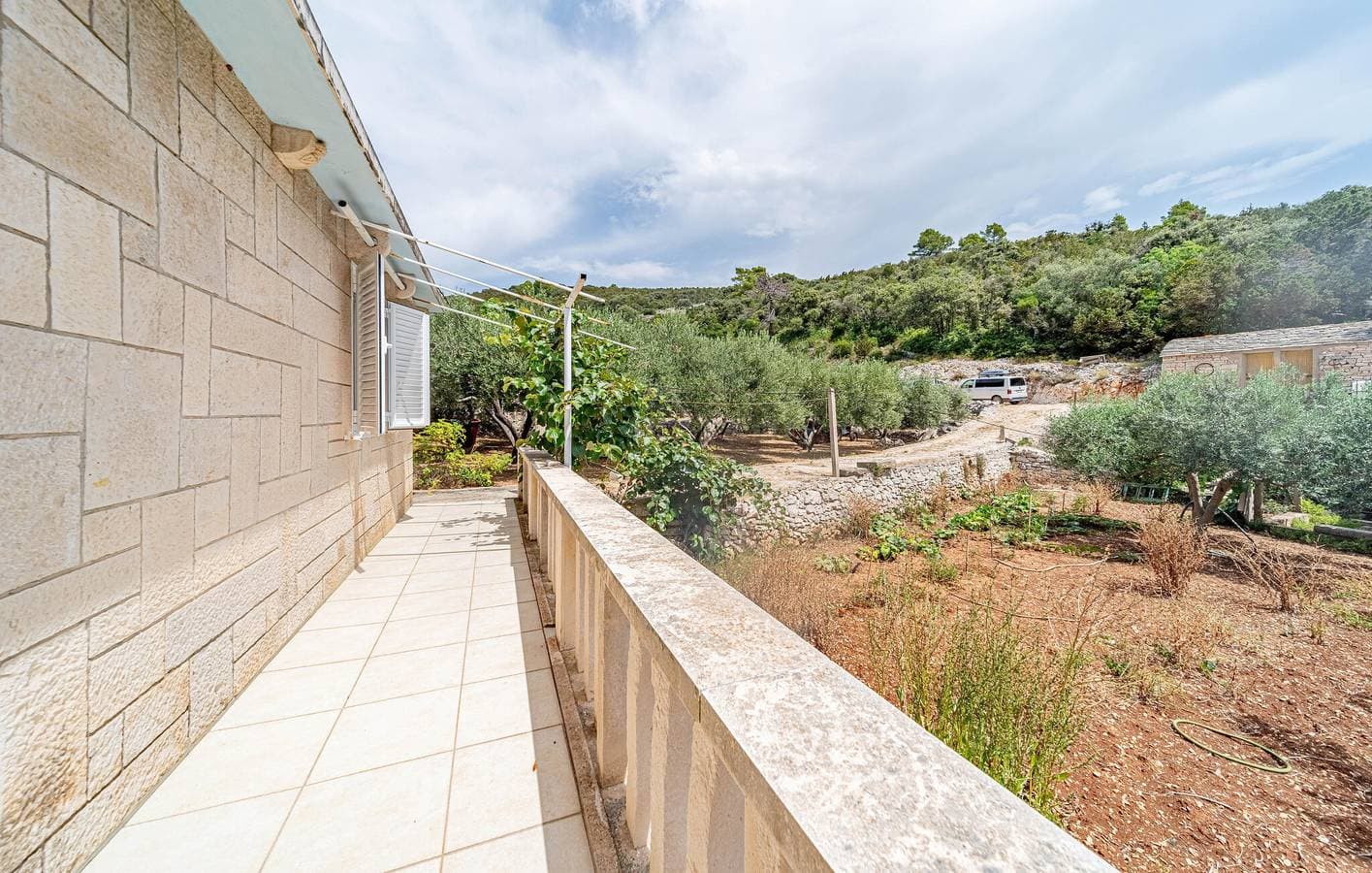 Gemütliche 2-Zimmer-Wohnung mit Terrasse und Küche, 2 km vom Strand Pavija Luka entfernt 1