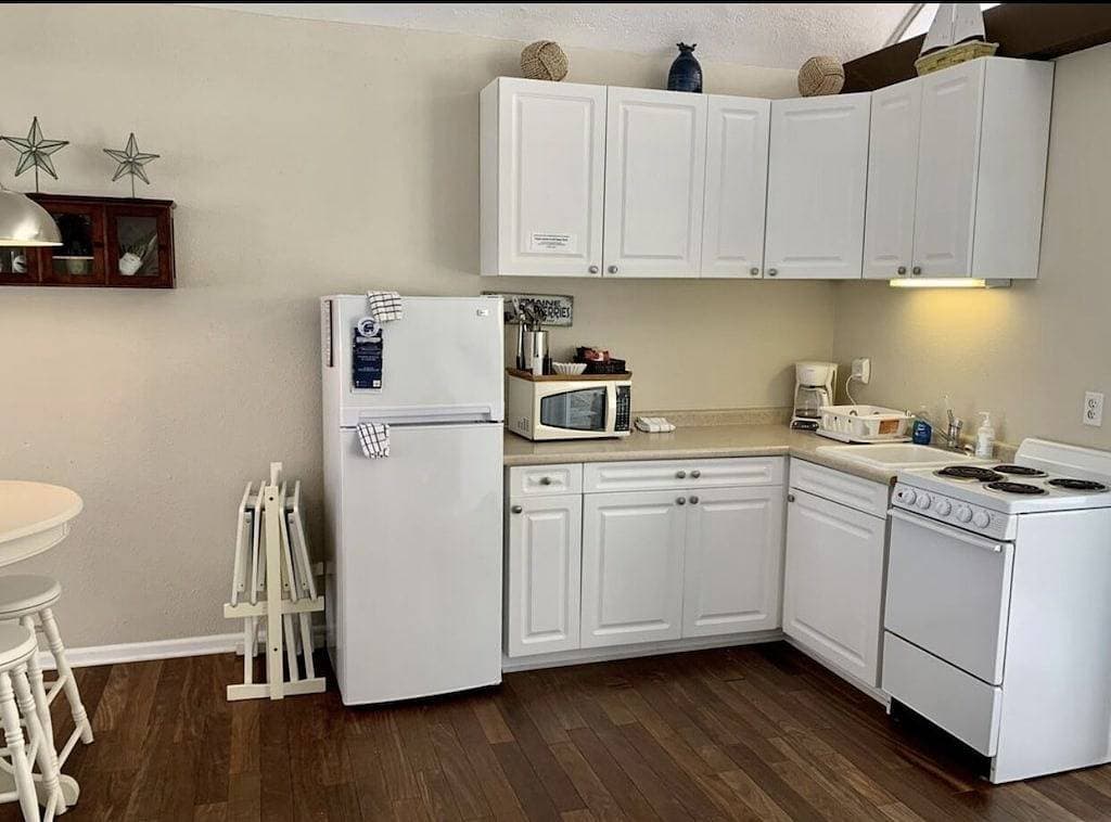 Foto 8 von 8: Couples Waterfront Condo Saugatuck Kayak-Beach-hike-kayak  Outdoor Heated Pool