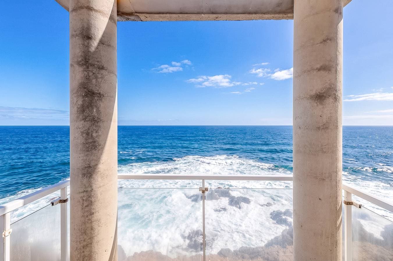 Foto 8 von 18: Presidente Loft - Ocean Views & Natural Pools