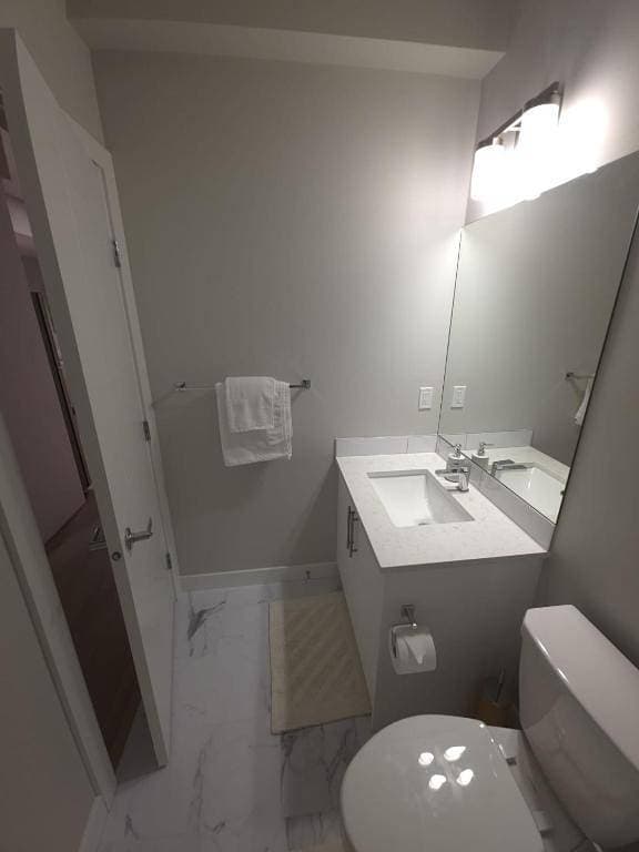 Foto 4 von 22: Geräumiges und modernes Apartment mit 2 Schlafzimmern in Calgary
