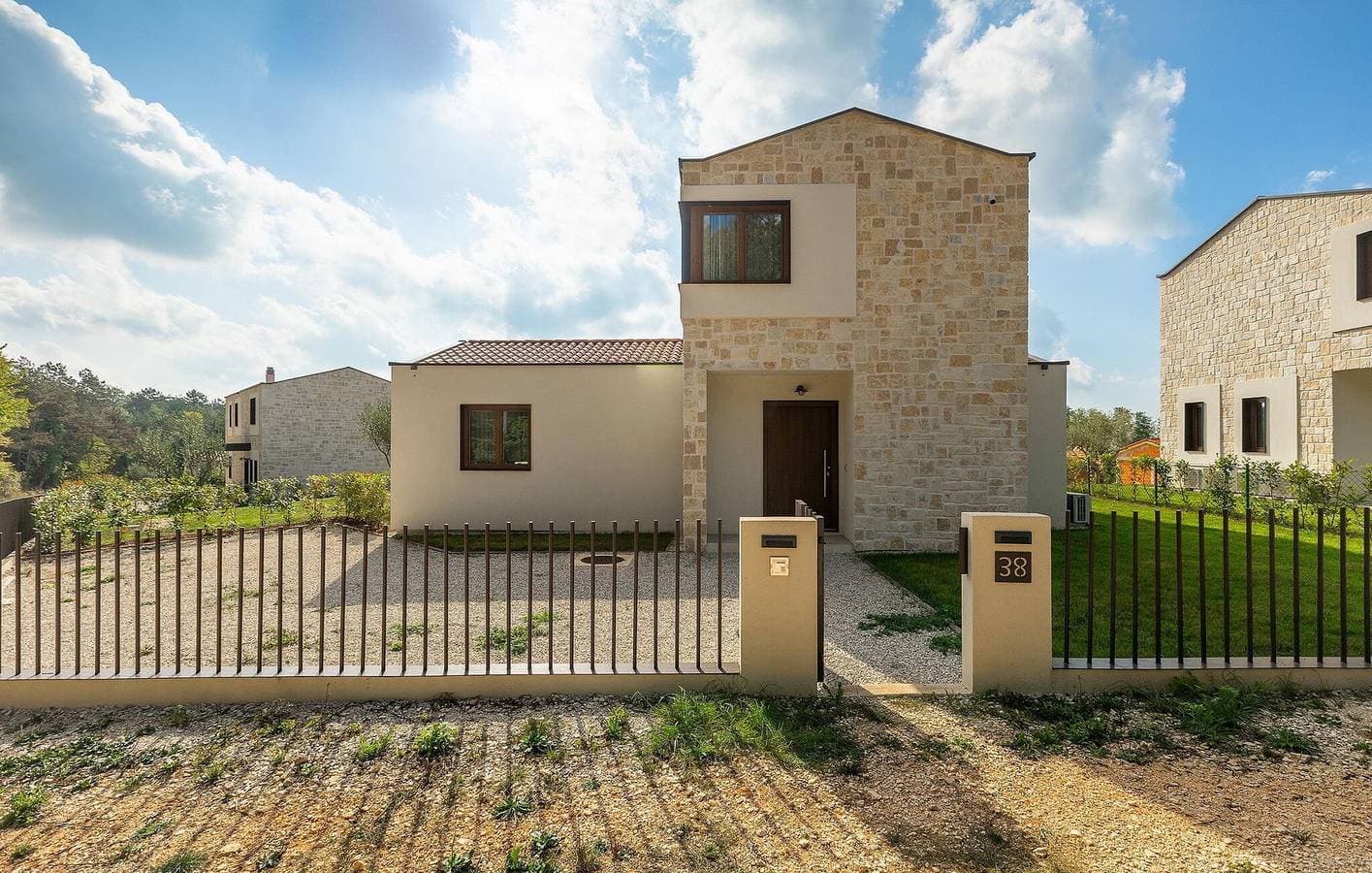 Foto 4 von 43: Gemütliche 2-Zimmer-Wohnung mit Pool, WLAN und Terrasse, 2,5 km vom Zentrum von Anzici entfernt
