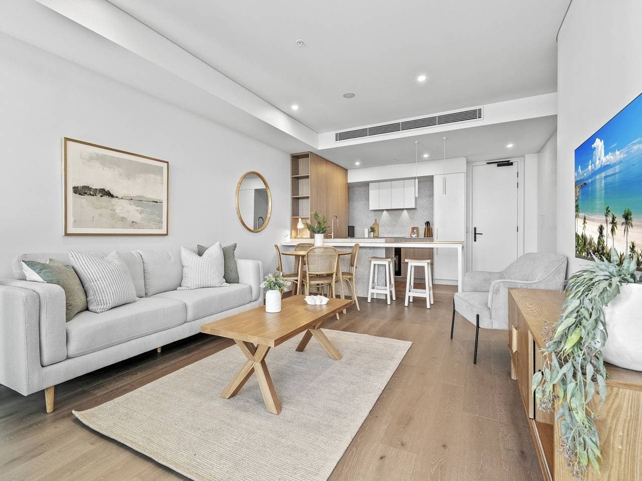 Foto 13 von 41: Stylish 2-Bed Unit with Views & Rooftop Access