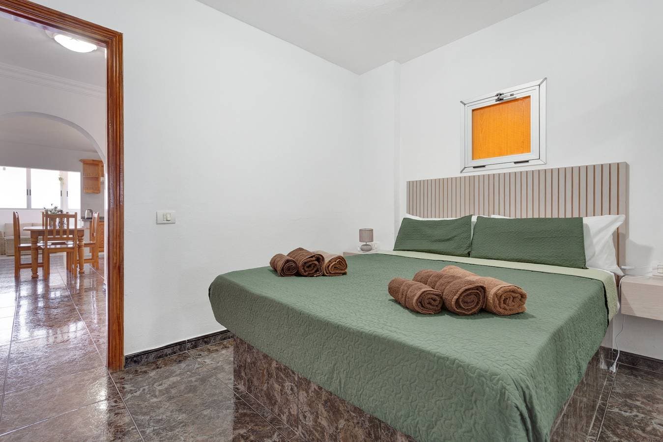 Foto 12 von 28: Ferienwohnung 'Golden Sunset' mit Meerblick, privater Terrasse und WLAN