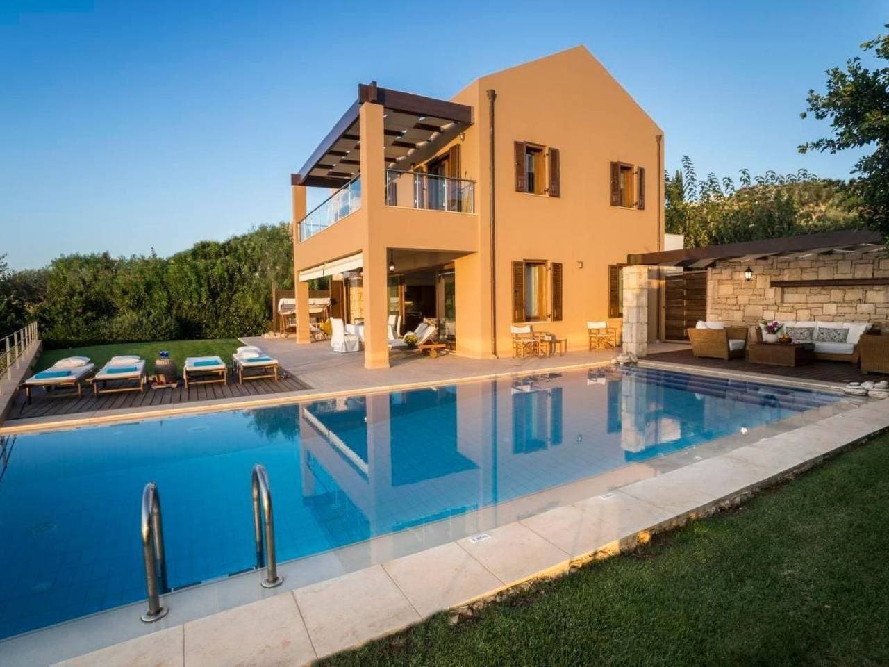 Foto 3 von 29: Anemos Villa Ferienhaus Aussicht Gemütlicher beheizter Pool
