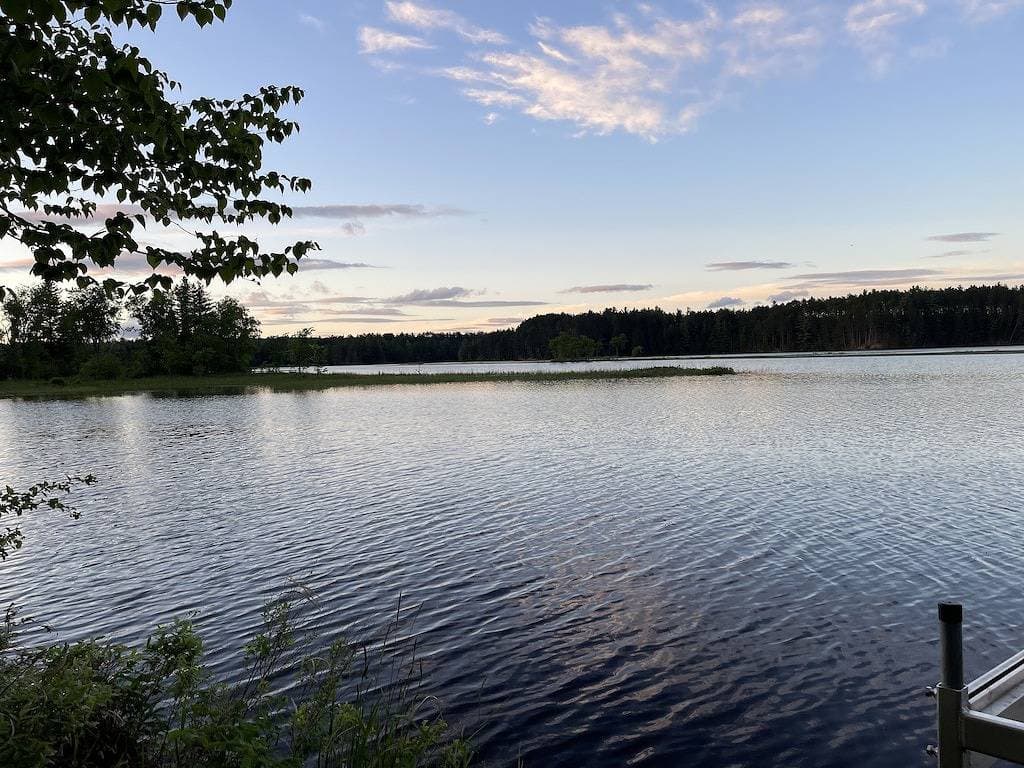 Foto 4 von 39: Lakefront Cabin/Hot Tub/Dock Lake Access/Ski Sugarloaf Mountain12mi/Trail Access