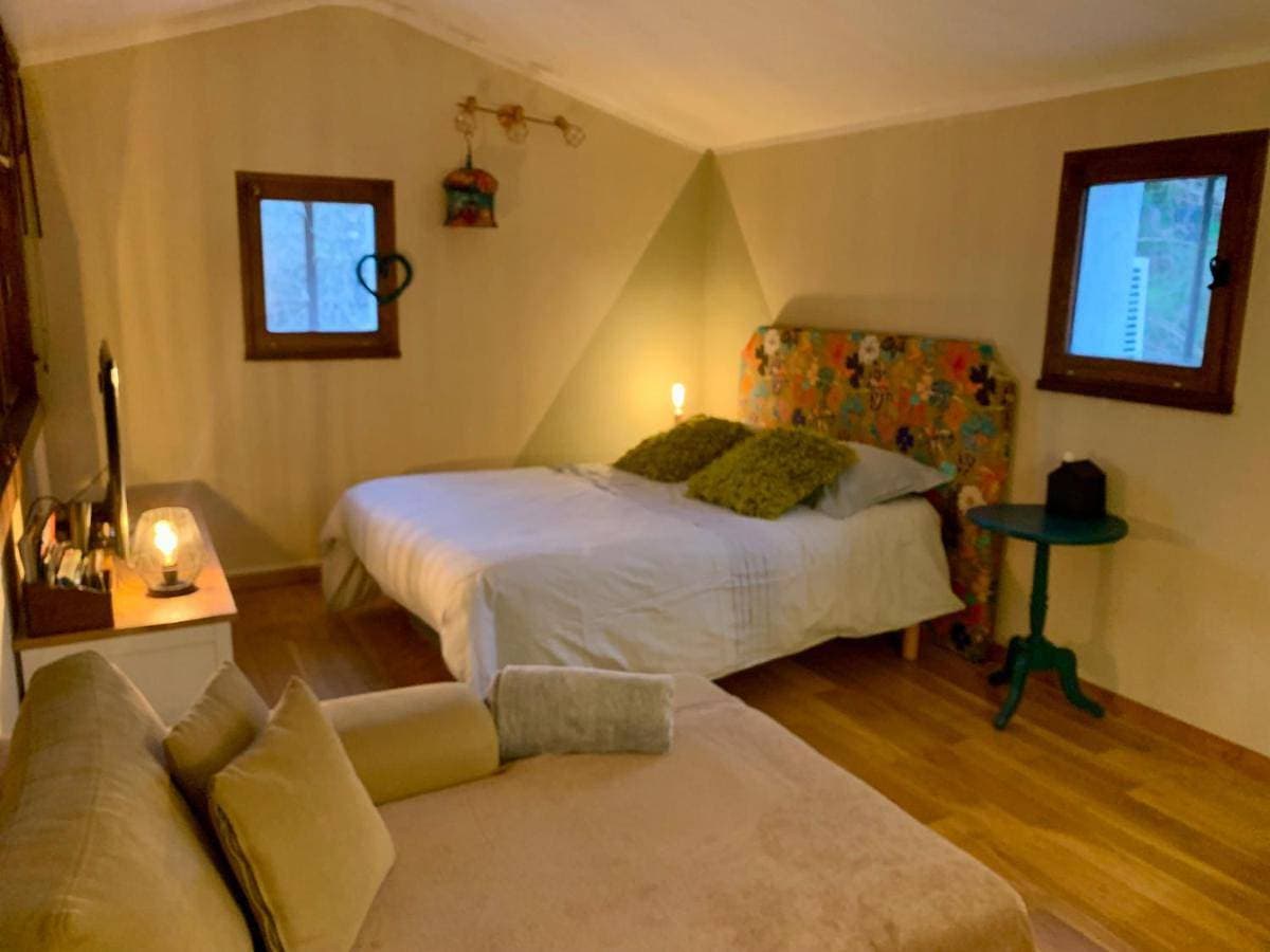 Chambre au calme dans maison avec vue 1