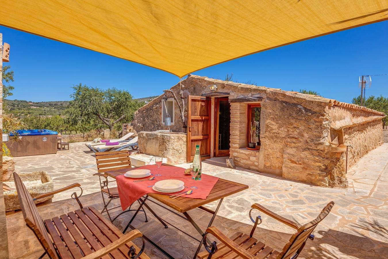 Foto 2 von 25: Finca 'Casita Els Sestadors' mit Privatterrasse, WLAN und Klimaanlage
